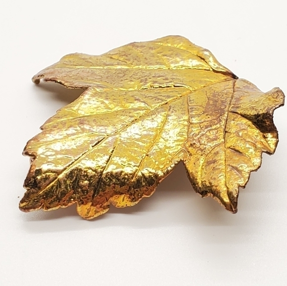 VTG Gold bronze dipped leaf maple tree brooch pin 2" x 1 3/4" - Picture 1 of 8